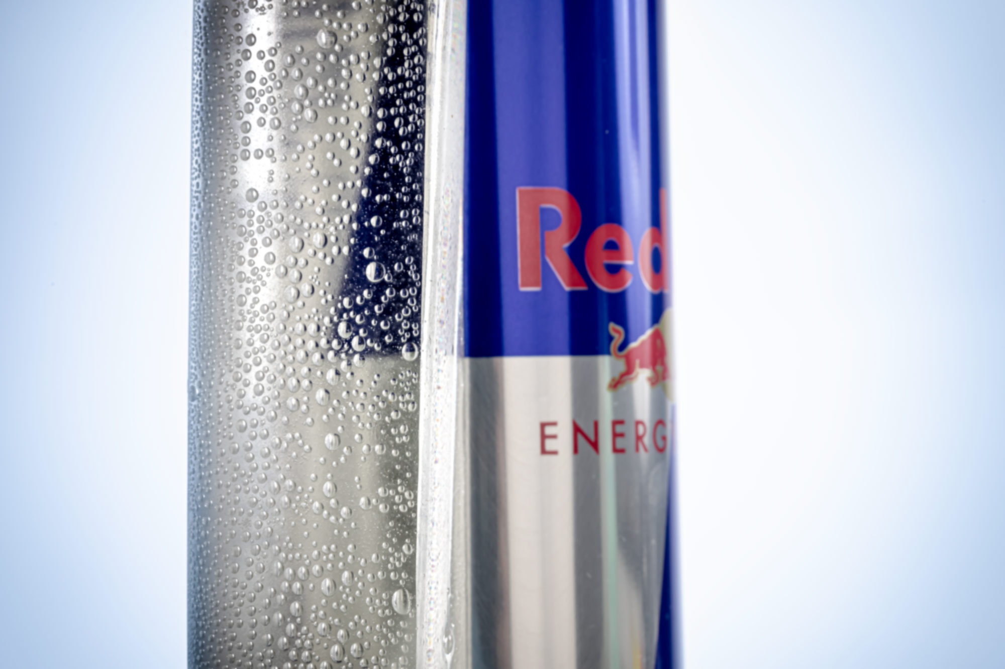 Produktfotografie Red Bull Dose im Eis